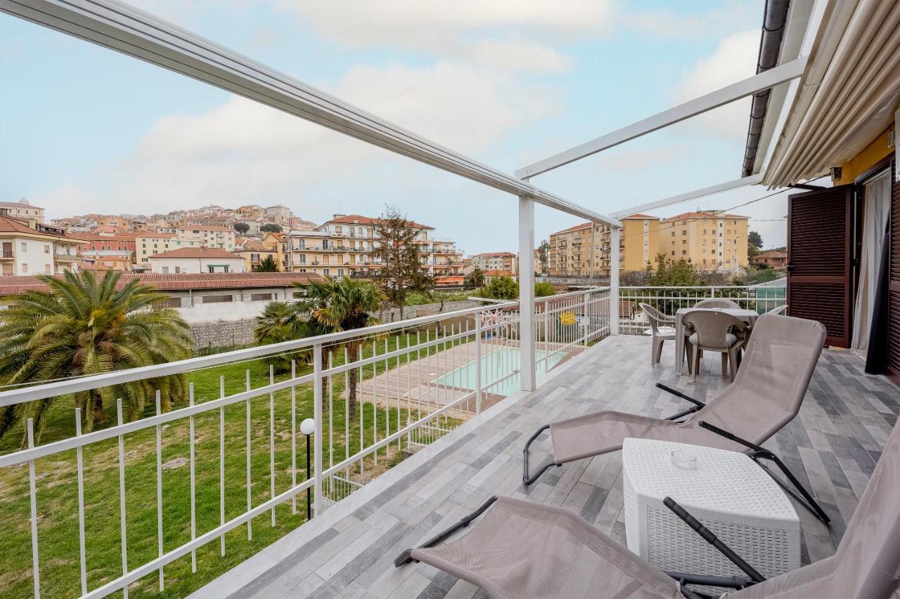Il Gattino Di Porto - Apt 5 - Bilocale Terrazzo Piscina Imperia Exteriör bild
